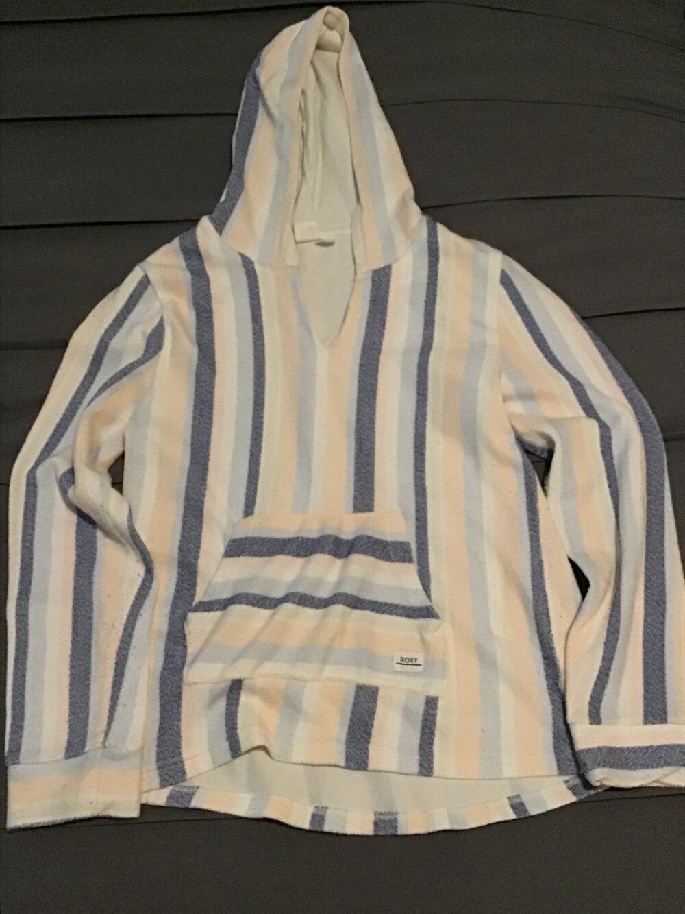 Roxy striped pullover sweater, size Large. 🤍💙